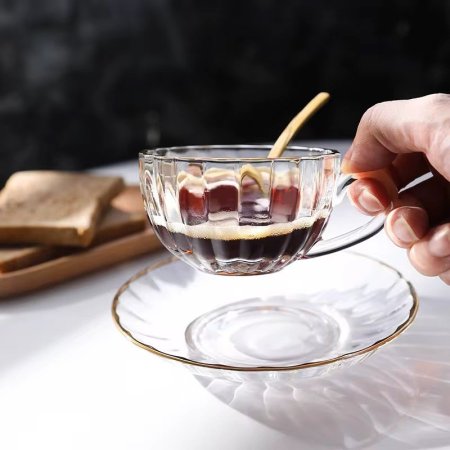 طقم 6كاسات شاي +6متكات حز ذهبي 