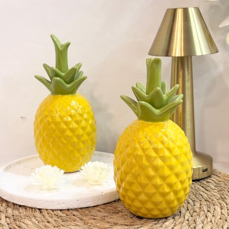تحف سيراميك على شكل أناناس باللونين الأصفر والأخضر