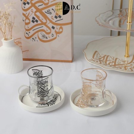طقم ٦ كاسات شاي مع صحون بنقشة الخط العربي