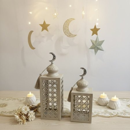 فوانيس رمضانية معدنية على شكل مأذنة