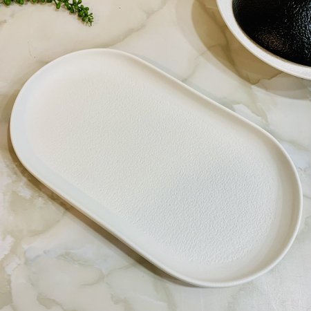 طبق تقديم بيضاوي الشكل ابيض