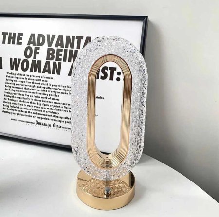 مصباح الطاولة الكريستالي