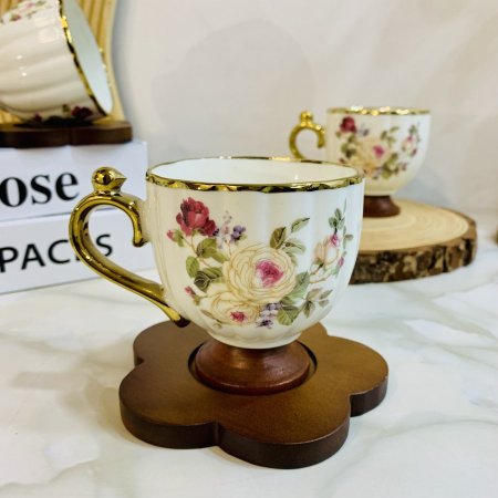 طقم 6 كاسات شاي مورد مع قاعدة خشبية