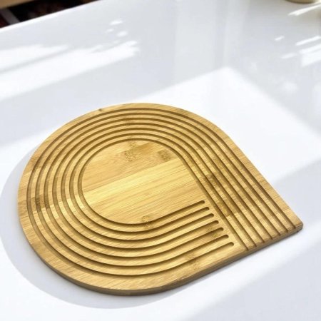 لوح تقديم من خشب البامبو بتصميم فريد
